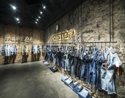 Europanel Rocca Marron ve İndigo duvar panelleri, kaya görünümü ile alışılmışın dışında farklı açı görünümü sunar. 