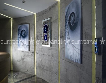 Temas ettiği renkler üzerindeki güçlü etkisi ile dekoratif Concrete beton kaplamaları, çağdaş yapıların tamamlayıcısıdır.