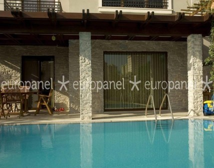 Duvar paneli havuz duvar çevresi dekorasyon uygulama görseli