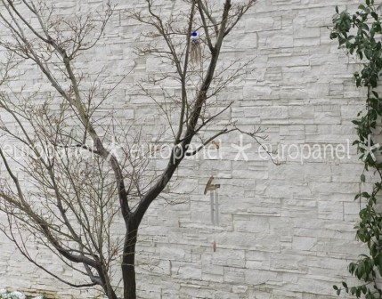 Europanel taş kaplamalar, iklim koşulları için kullanışlı olup dış cephe kaplamalarında soğuk, kar ve dona karşı  yapısını ve görüntüsünü muhafaza eder.