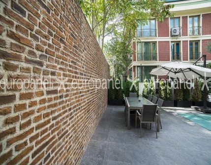 Bahçe Duvar Dekorasyonlarını Daha Doğal Bir Ortama Dönüştüren Europanel Dış Cephe Kaplama, Her Mevsim İçin Kullanışlıdır.