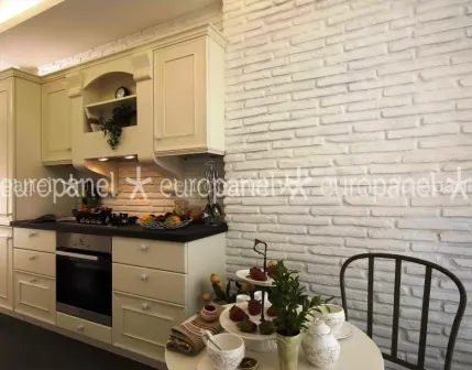 Beyaz Tuğla Panellerle Modern ve Dayanıklı Mutfak Dekorasyonu