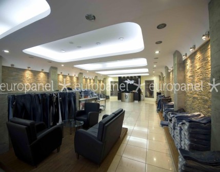 Avm-Mağazaların ürünlerinin satılabilir olmasında markanın yanı sıra görsellik ve duvar kaplama dekorasyonları önemli rol oynar.