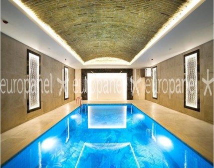 Tuğla Tavan Kaplama Paneli ile Modern Havuz Dekorasyonu