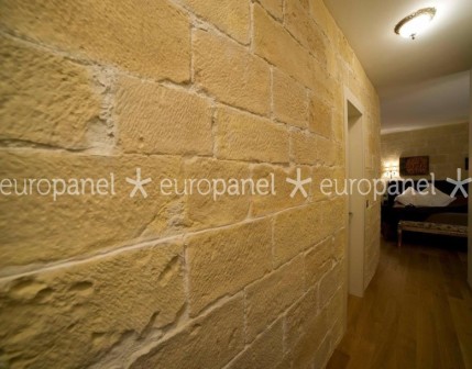 Taş duvar kaplamaları taşın kullanım alanlarının biçim değiştirerek günümüze uyarlanıp taş panele dönüşmesidir.