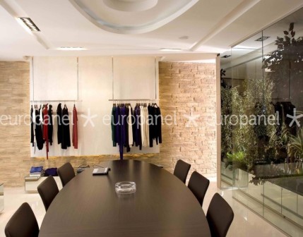 Taş duvar kaplamaları montaj yapılan duvara ağırlık vermez, boyanabilir, rengi değiştirilebilir.