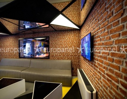 Görüntü olarak doğalına çok yakın olan tuğla panel, kaplama malzemesi olmasının yanı sıra önemli bir dekoratif üründür.