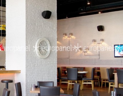 Dekoratif olmasının yanında dayanıklılığı ile de ön plana çıkan tuğla kaplamaların üzerine her şey asılabilir.