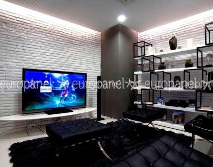 Pek çok model ve desen seçeneğine sahip dekoratif tuğla kaplamalara en çok yakışan renklerden biridir beyaz.