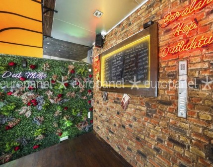 Yeni uygulama tekniğine sahip tuğla kaplama, farklı üslup ile biçimlendirilmiş çağcıl dekoratif üründür.