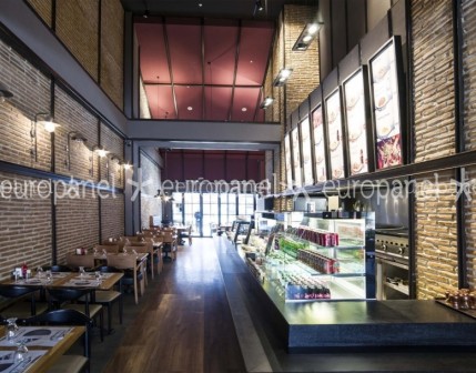 Ticari işletmenin özgünlüğünü ön plana çıkaran fiber tuğla kaplamaları tercihe göre model, renk ve desen çeşitliliğine sahiptir.