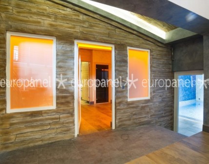 Europanel ahşap kaplamalar, doğalının aksine yapısında nem, rutubet sebebiyle dökülme çatlamaya neden olan sıvı geçirgenliği yoktur.