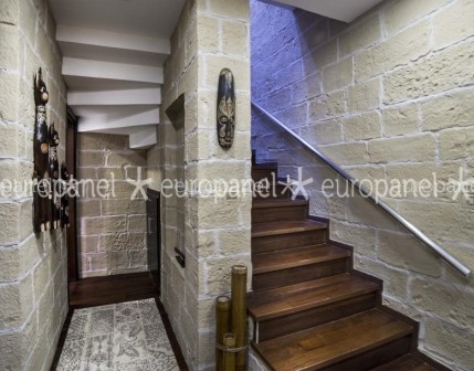 Ruhu eskilerden gelen, içinde yaşanmışlık hissi barındıran, nostaljik dokunun dekoratif adı taş duvar panelleridir.