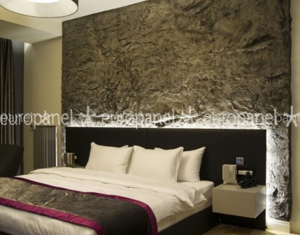 Taş duvar panelleri mukavemeti yüksek, hafif malzeme olup, yatak başlığı arkası duvarlarınızda modernize edilmiş tarz oluşturur.