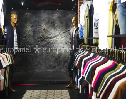 Taş desenli kaplama uygulama yapılacak duvara adaptasyon sorunu yaşanmadan vidalama yöntemi ile kolay montajlanır.