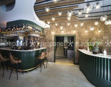 Doğal görüntüye, hafif ve sert dokuya sahip taş paneller duvar dekorasyonları için etkili bir anlayış ve algı faktörüdür.