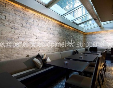 Taş kaplama paneller fiberglass ile güçlendirilerek üretilen kaplama elemanı olmasının yanında dekoratif amaçla kullanılan sağlam yapı malzemesidir.