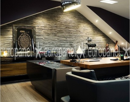 Taş kaplama panelleri 3D yapısında olup ışık ve aydınlatma özel dokuya sahip panelin, desen ve renk görünümünde bütünleyicidir.