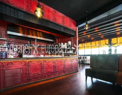 Karo kaplamaları, bütün olarak uygulandığı gibi, farklı konsept biçimlerinde de bölümsel olarak kullanılabilir.