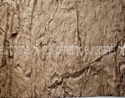 Toprak ve kaya dokusunu duvarda birleştiren doğal etki - Rocca - MARRON