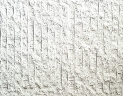 Demirli beton panelleri yapıyı oluşturan asli unsurların dekoratif duvar kaplama olarak sanatsal yapıya dönüşümü. Ferroconcrete - OFFWHITE