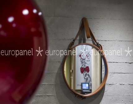  Loft Concrete duvar panelleri, dekoratif olmasının yanı sıra önemli bir yapı kaplama malzemesidir.